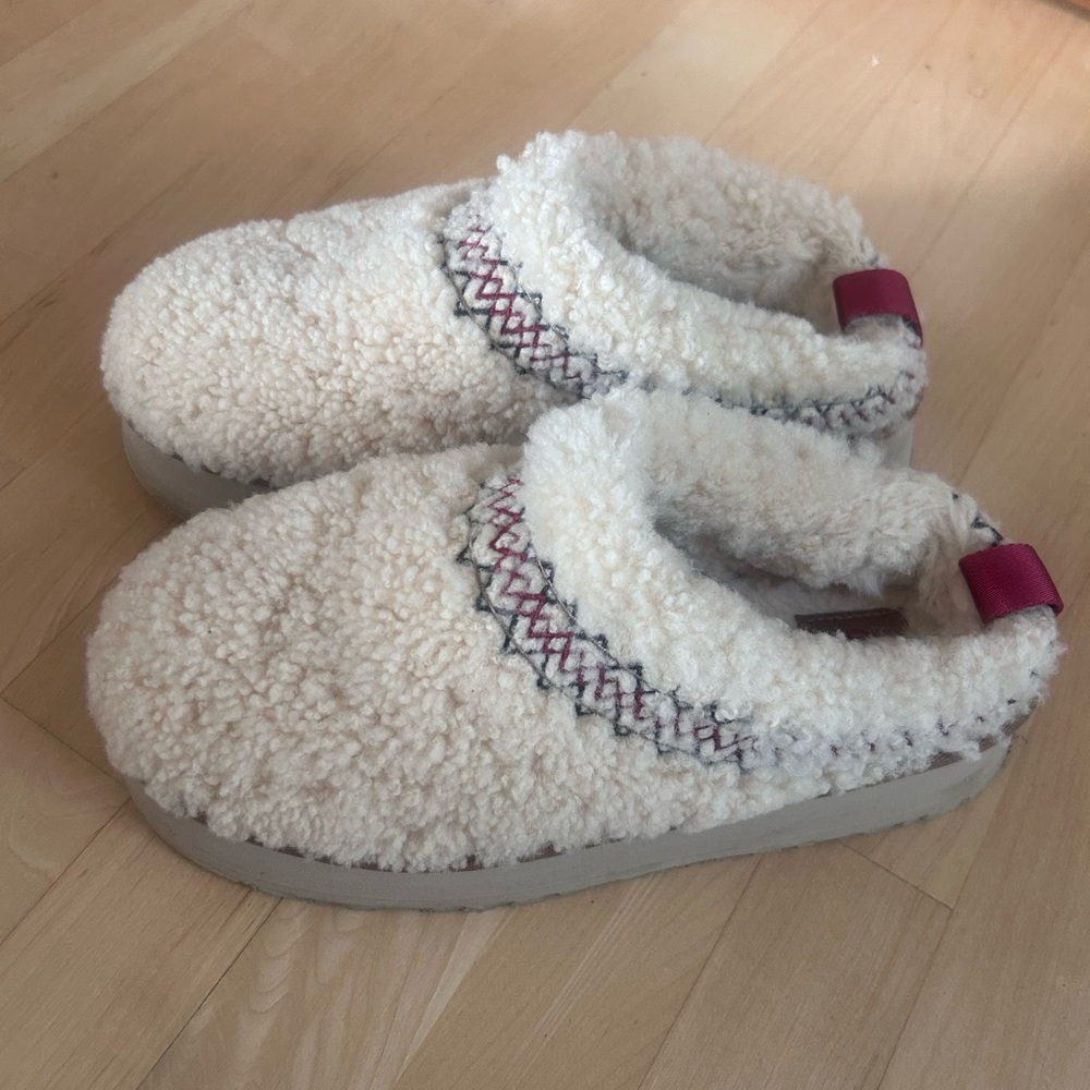 Authentic UGG Women's Tazz Braid in Natural Size 8